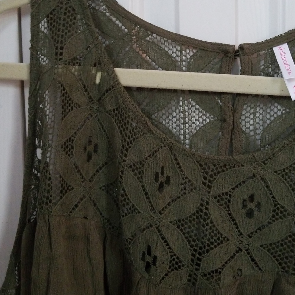 Top - Picture 2 of 3